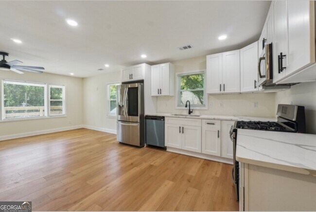 Building Photo - 267 Barfield Ave SW