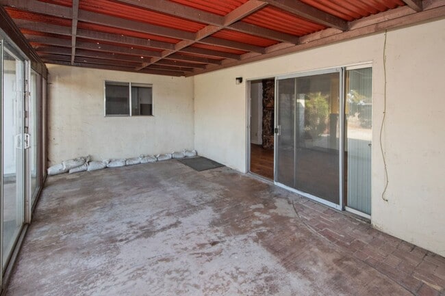 Building Photo - Available Now! Spacious 3BR, 2BA, 1,76sq.f...