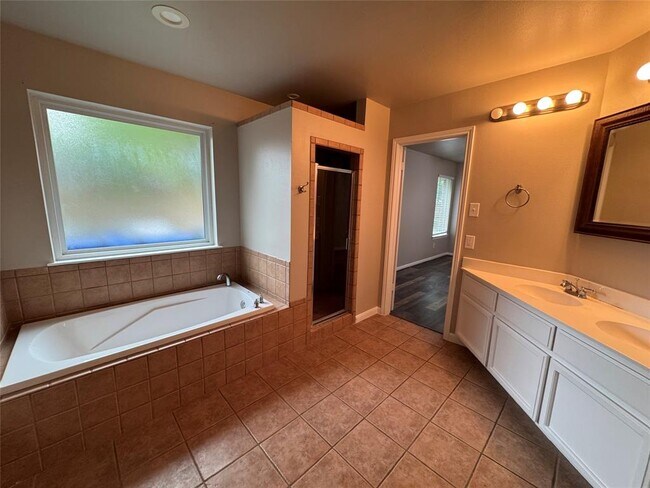 Building Photo - 502 Green Valley Cove