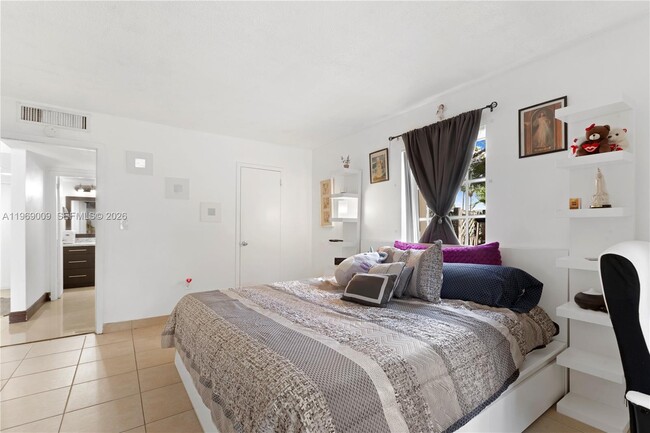 Building Photo - 4910 NW 79th Ave