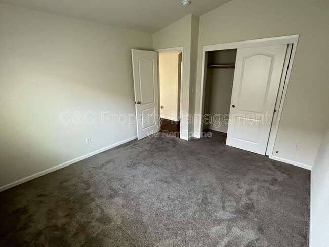 Building Photo - 2073 Solis St