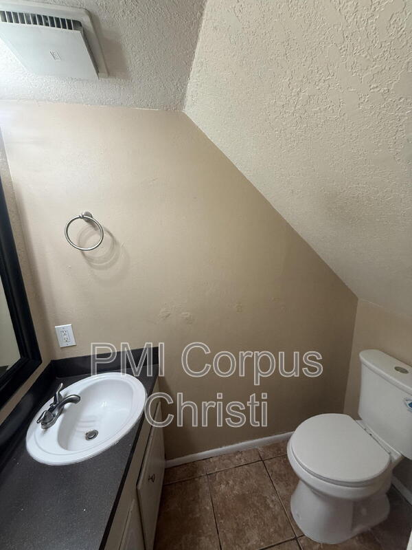 Building Photo - 5001 Meandering Ln