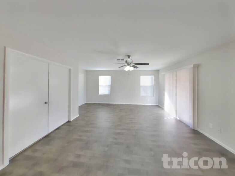 Building Photo - 11445 W Cambridge Ave