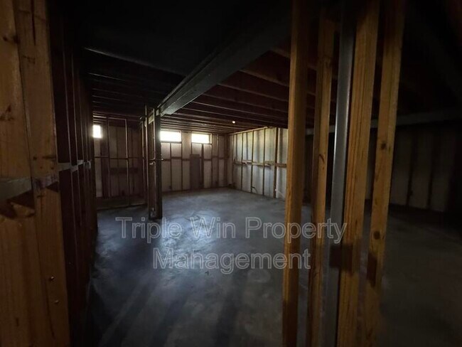Building Photo - 690 Wiethaupt Rd