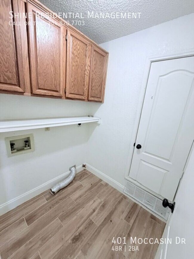 Building Photo - 401 Moccasin Dr
