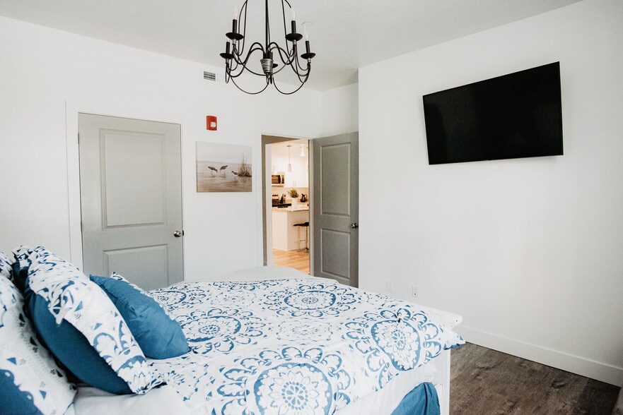 Building Photo - 875 S Depot St