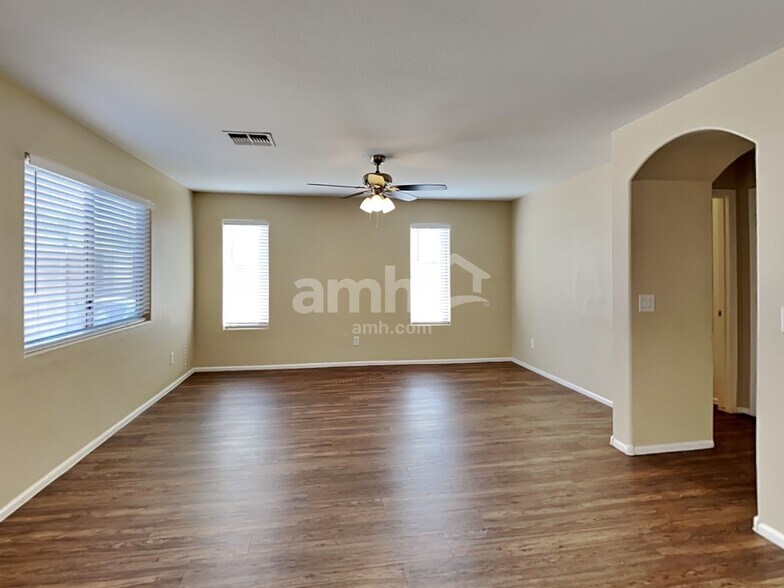 Building Photo - 16632 W Belleview St