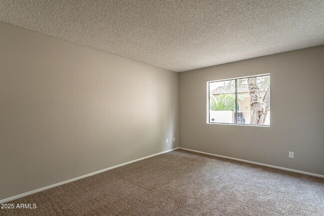 Building Photo - 11026 N 28th Dr