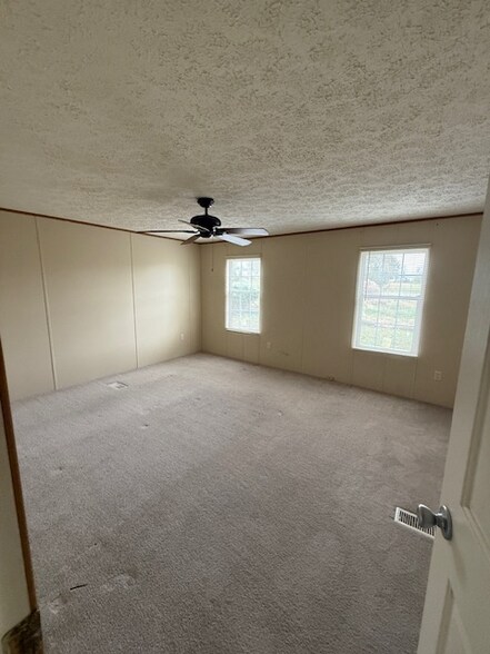 Building Photo - 1014 Lbj Ct