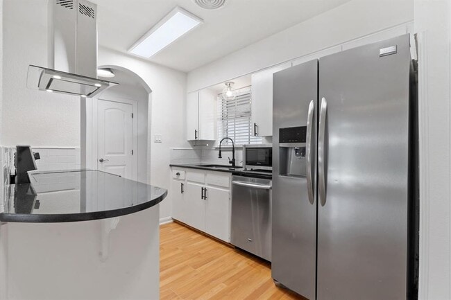 Building Photo - 2407 Southland Dr