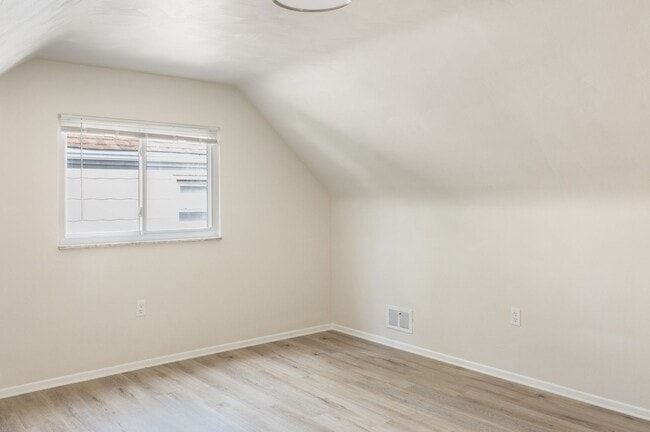 Building Photo - Recently Updated 3 Bedroom House In Mt. Wa...