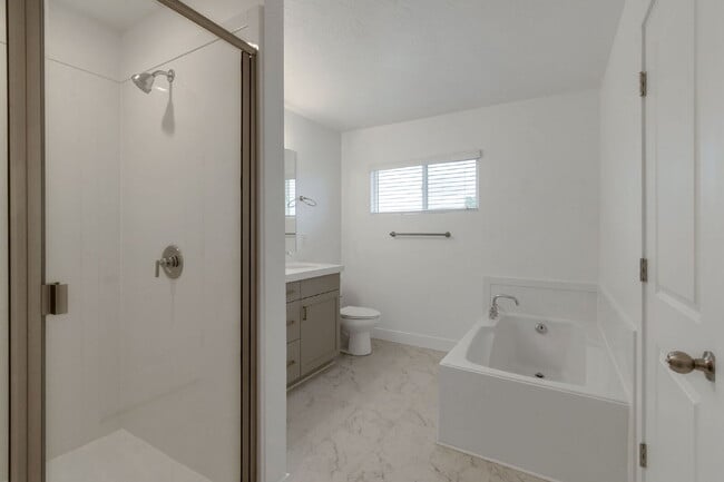 Building Photo - Beautiful Interior Townhouse - 3BD 3BA 2GA