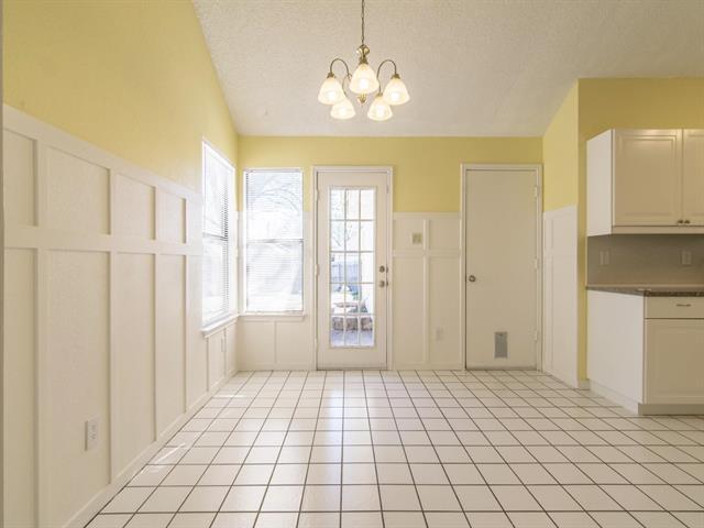 Building Photo - 1520 Mayflower Dr