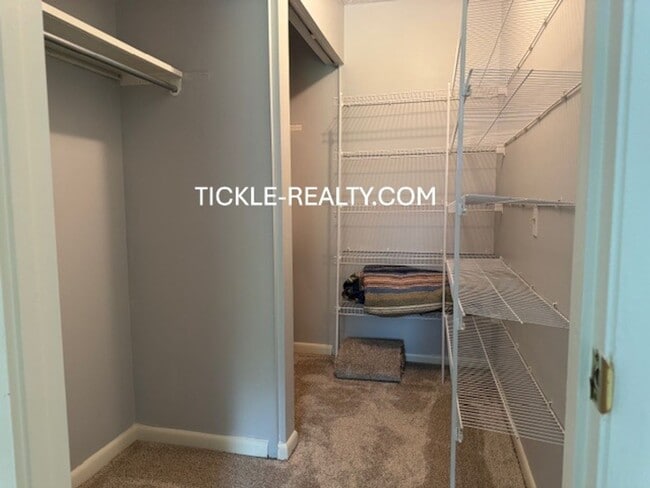 Building Photo - 1 Bedroom Condo in Fairport