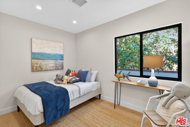 Building Photo - 2931 S Bronson Ave