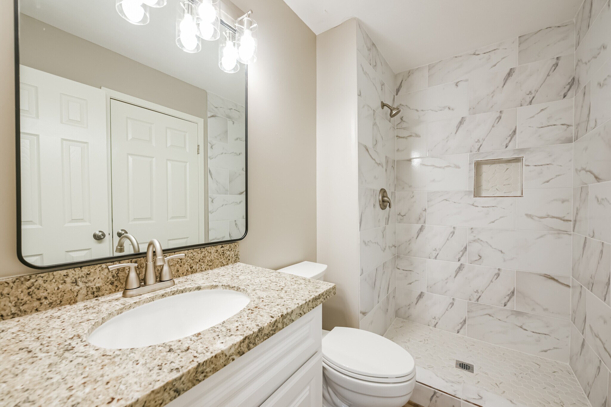 Building Photo - 2051 Oak Shores Dr