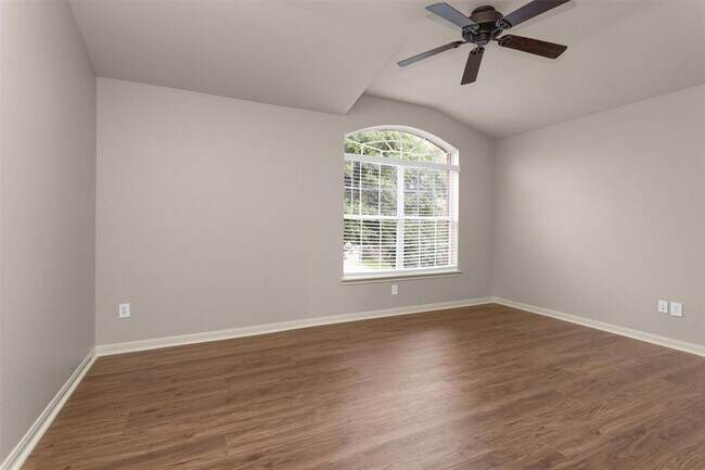 Building Photo - 6443 Applewood Forest Dr