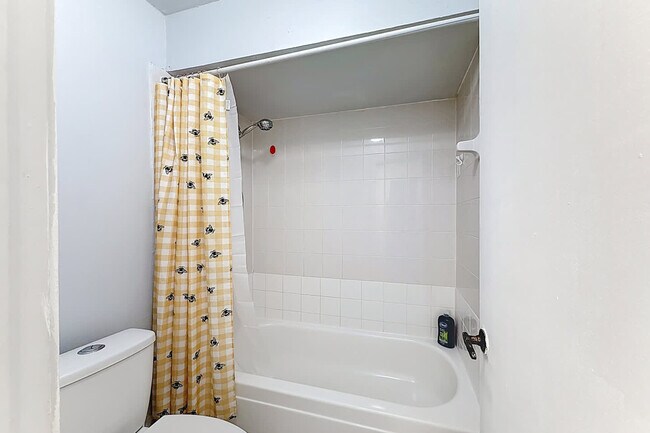 Building Photo - 693 NW 102 Pl