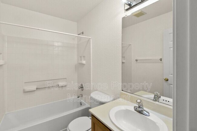 Building Photo - 433 Glenbriar Cir