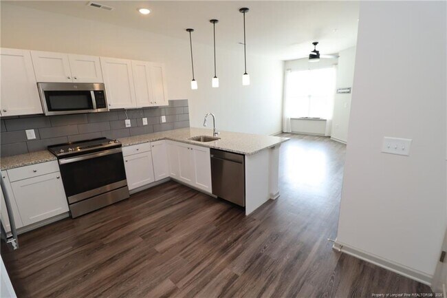 Building Photo - 2402 Gathering Sq Ct