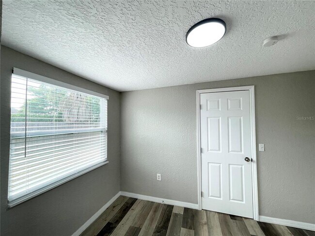 Building Photo - 11241 Yewtree Ave