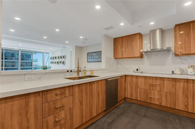 Building Photo - 9401 Collins Ave