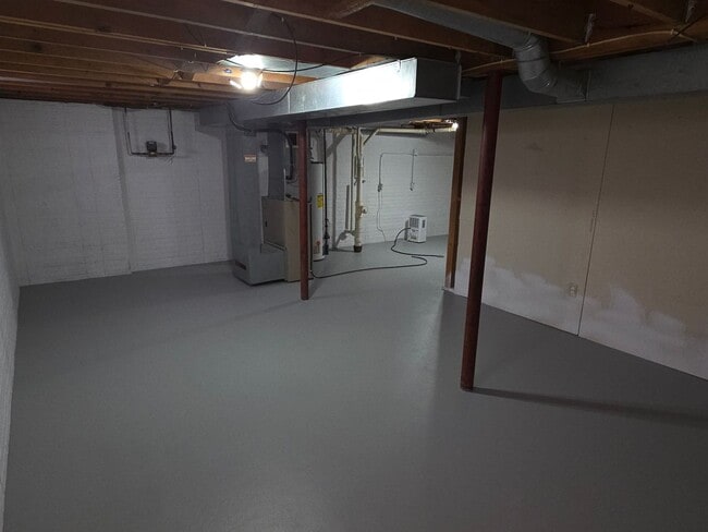 Building Photo - Updated 2 bedroom Hartford ranch