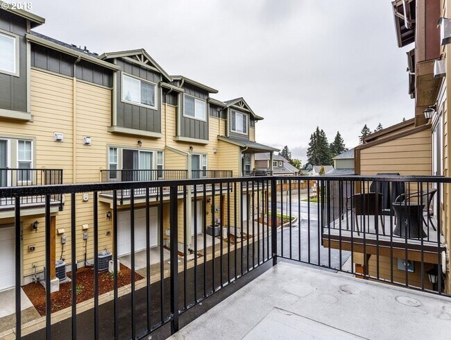 Building Photo - Neat and Tidy Newer Town Home with Two Master Bedrooms and Den on the Main Level