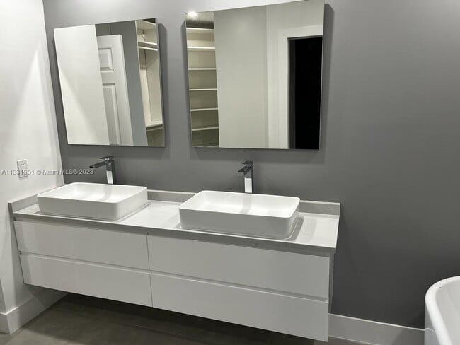 Building Photo - 3530 Mystic Pointe Dr