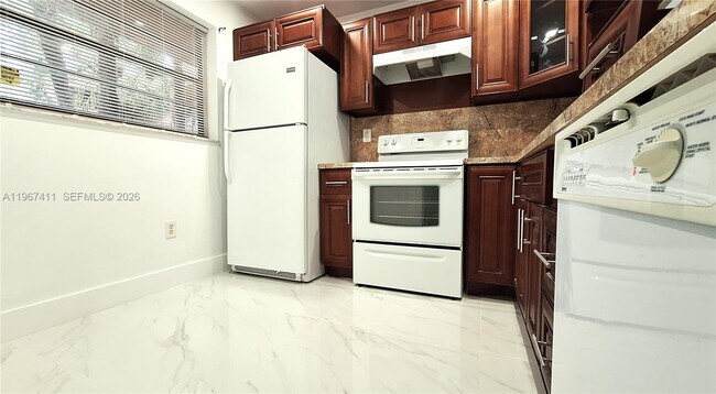 Building Photo - 10875 SW 112th Ave