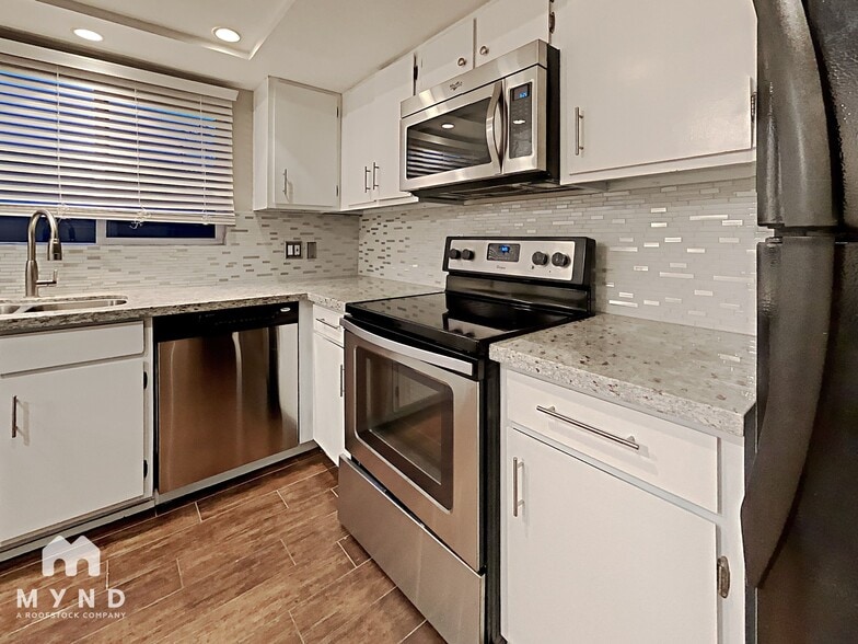 Building Photo - 8243 E Thomas Rd