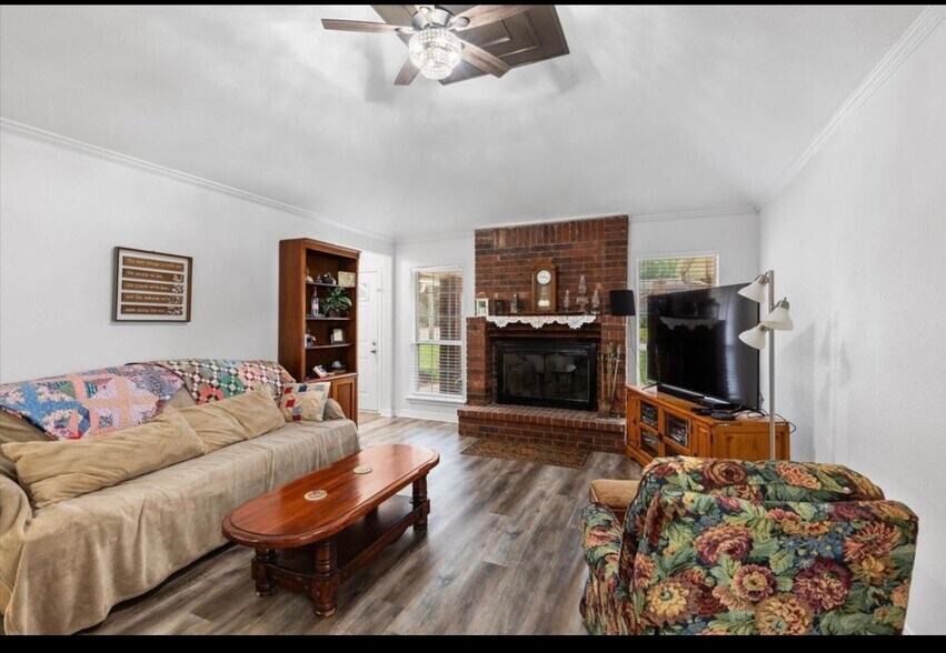 Building Photo - 1132 Kensington Ct