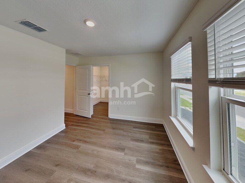 Building Photo - 5992 Pinewood Ests Dr