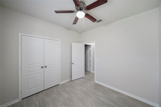 Building Photo - 2719 Skyview Long Dr