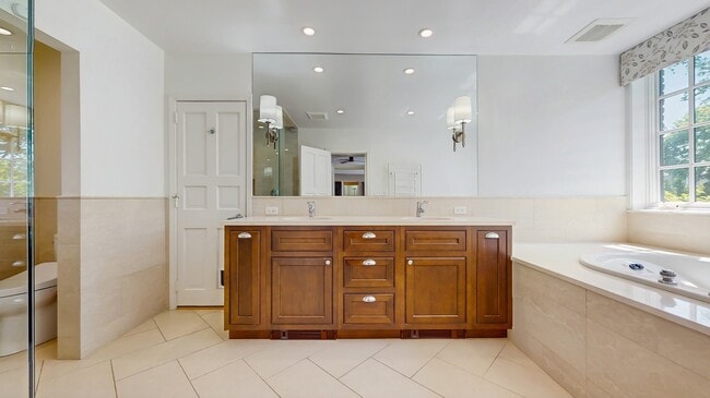 Building Photo - 570 Hathaway Cir