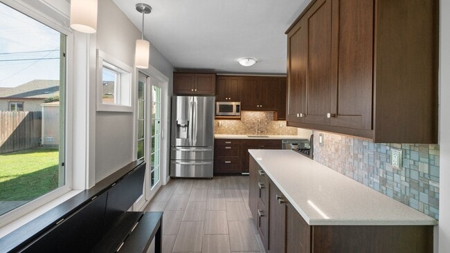 Building Photo - Centrally Located Sacramento Home