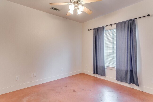 Building Photo - Wayside Duplex