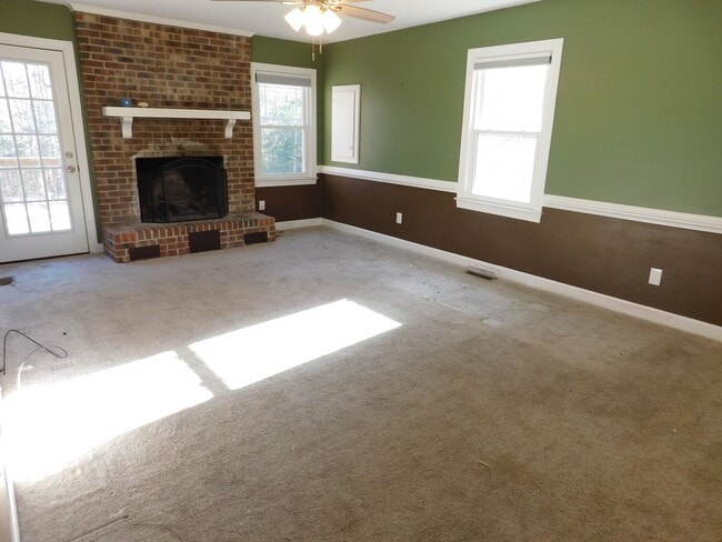 Building Photo - 105 Little Rossie Rd