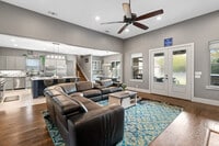 Building Photo - 16001 Plum Ln