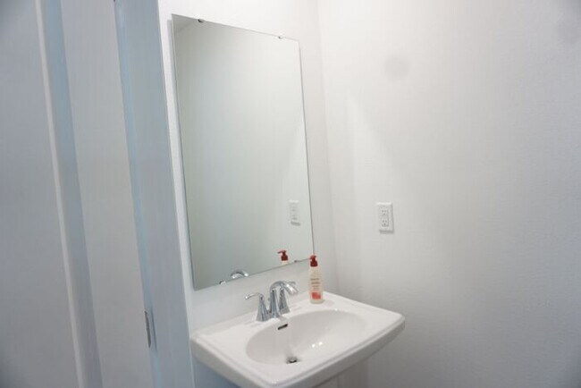 Building Photo - Brand New 3 Bedroom 2.5 Bathroom Townhome. No Additional fees