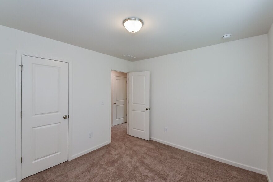 Building Photo - 44 Meriwether Ln