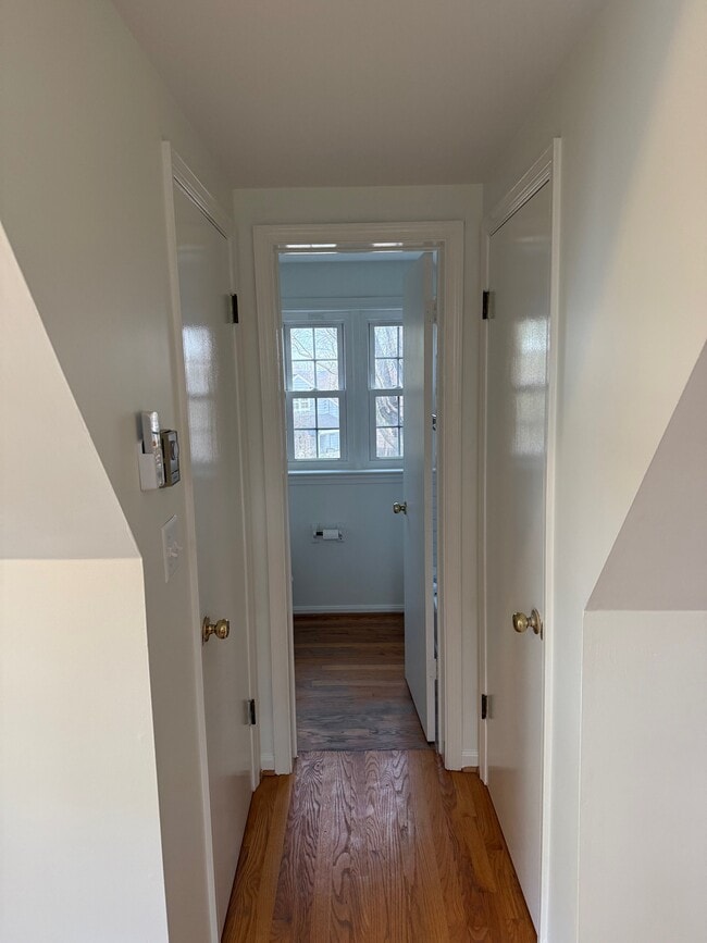 Building Photo - 197 Main St