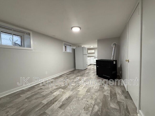 Building Photo - 1018 8th Ave S