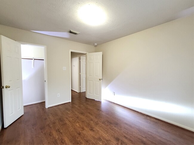 Building Photo - 14034 Maximos Dr