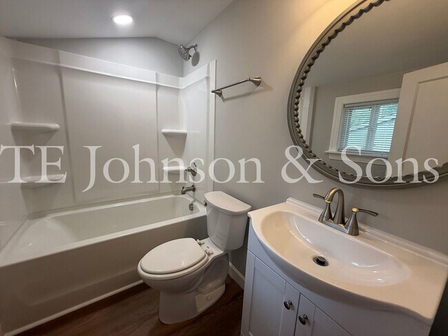 Building Photo - Charming Three Bedroom Home in Winston Sal...
