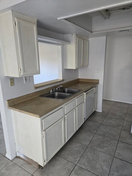 Building Photo - 2841 Wheelwright Dr