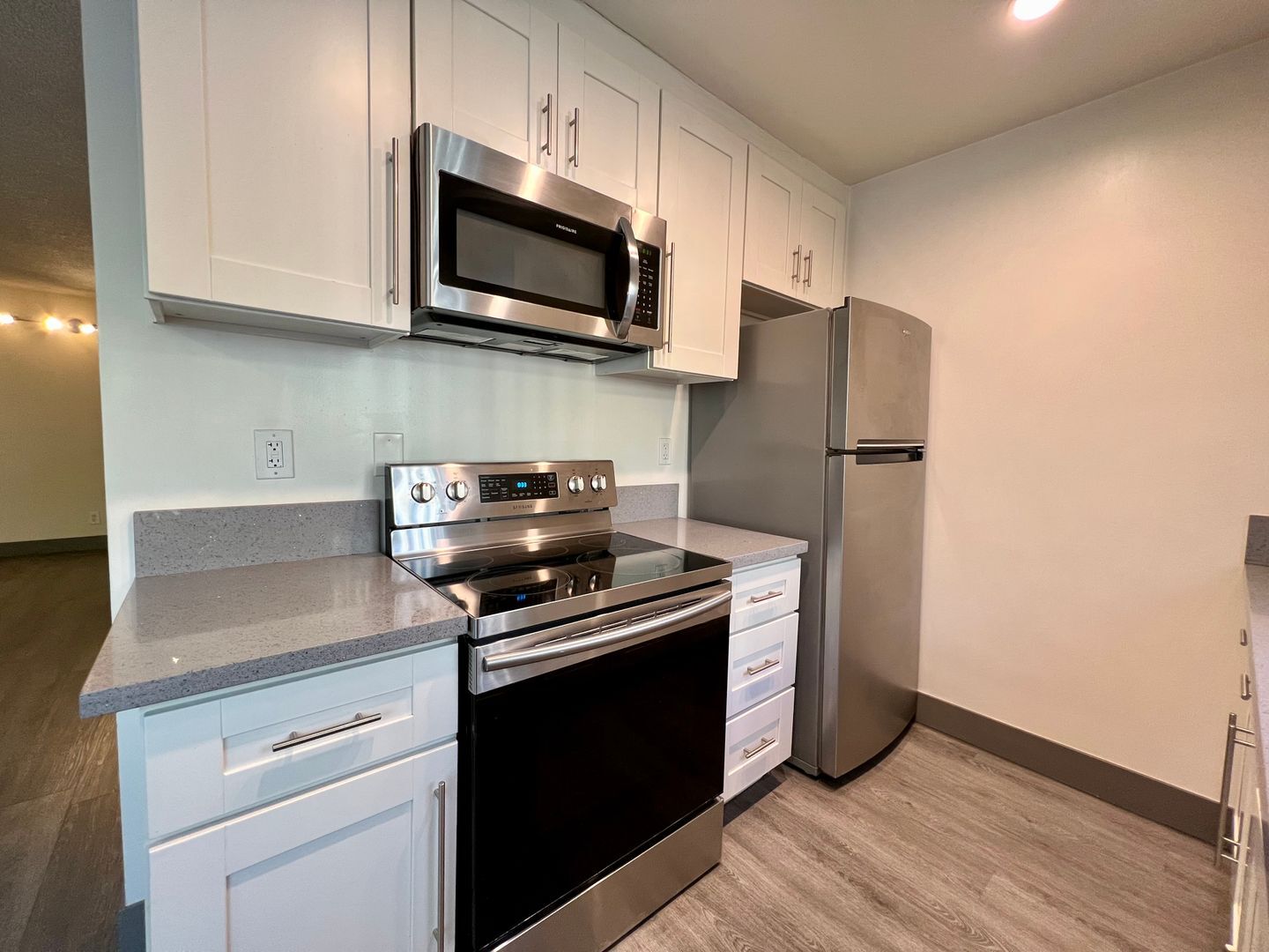 Building Photo - 3359 Mentone Ave