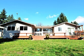 Building Photo - Must see!!! Updated Rambler on Glencoe Community