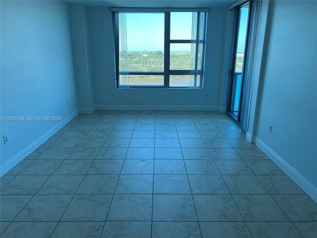 Building Photo - 2641 N Flamingo Rd