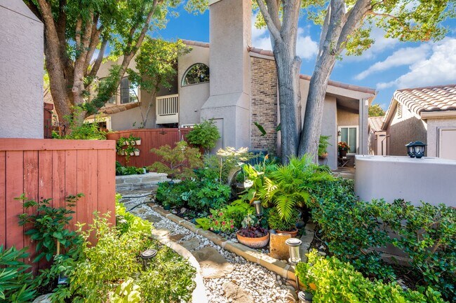 Primary Photo - Charming 2 Bed, 2 Bath Condo in North Dall...